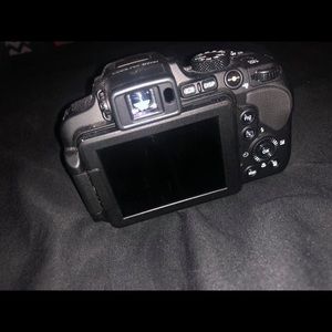 Nikon CoolPix B700